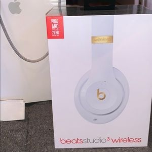 NEW Wireless Beats Headphones